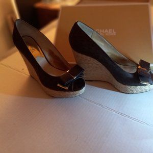 Michael Kors hi-Wedge Peep-Toe signature w/rope accent sz 9M NEW!